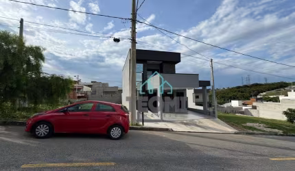 Sobrado com 3 dormitórios sendo 1 suíte à venda, 166 m² por R$ 705.000