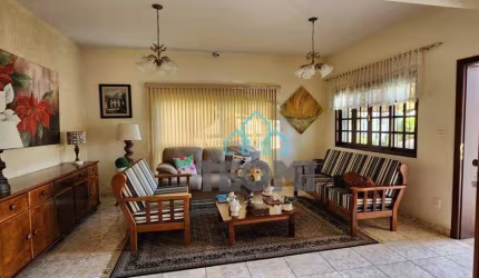 Casa com 4 dormitórios à venda, 198 m² por R$ 985.000,00 - Chácara do Visconde - Taubaté/SP