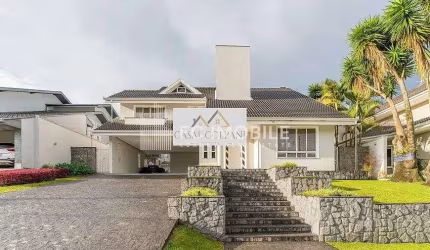 Casa em condomínio com 3 dormitórios sendo 2 suítes, mobiliada e 6 vagas de garagem m Pinhais/PR