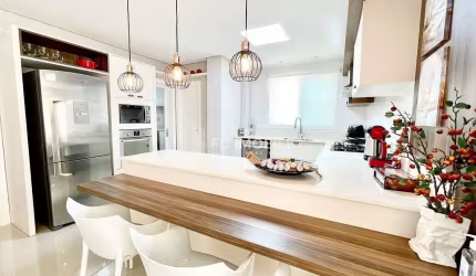 Apartamento com 4 dormitórios, quadra mar, à venda no edifício Solar Gonçalves em Balneário Camboriú