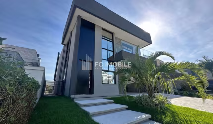 Casa com 4 suítes, piscina privativa,  à venda no Condomínio Caledônia em Camboriú/SC