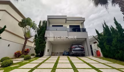 Casa com 3 suítes, toda mobiliada, disponível para locação no condomínio Caledônia em Camboriú/SC
