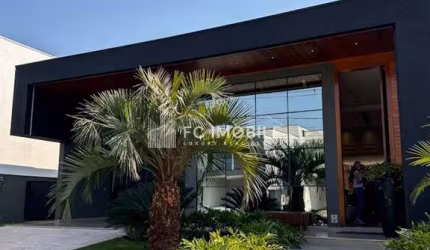 Casa térrea com 3 suítes, inteira mobiliada, à venda no condomínio Caledônia em Camboriú/SC