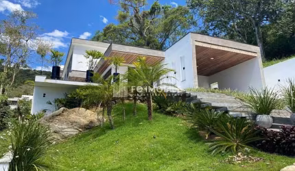 Casa com  432 m² privativos , 4 suítes, à venda no condomínio Bella Vista em Balneário Camboriú