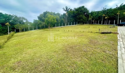 Terreno em com 402 m² em condomínio fechado, à venda na Praia das Taquaras - Balneário Camboriú
