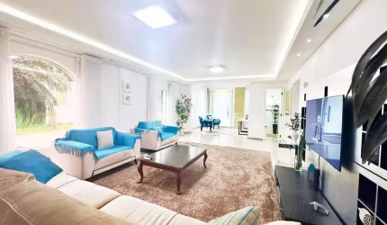 Casa com 4 quartos sendo 2 suítes + 2 Demi suítes, à venda no Condomínio Residencial Ariribá em Balneário Camboriú
