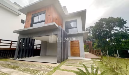 Casa de alto padrão com 3 suítes em condominio fechado - Balneário Camboriú