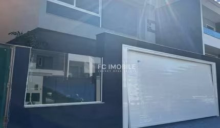 Casa com 3 suítes e piscina privativa, à venda em Camboriú/SC
