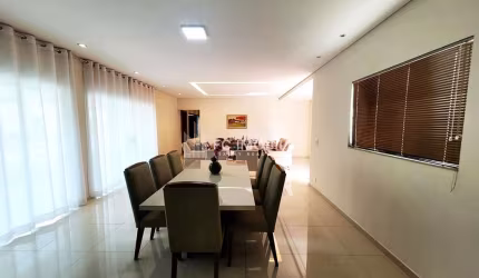 Casa com 335 m², 3 quartos sendo 1 suíte, à venda em Santo Antônio da Platina - PR