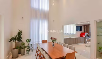 Casa em condomínio com 4 suítes, mobiliada, à venda em Santa Felicidade - Curitiba/PR