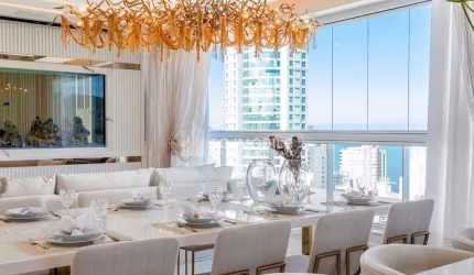 Cobertura Duplex com 5 suítes, 280 m² privativos,  à venda no edifício Costa Splendida em Balneário Camboriú