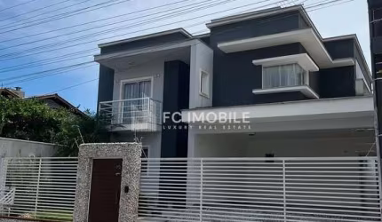 Casa com 3 quartos sendo 1 suíte, à venda no Centro em Camboriú/SC