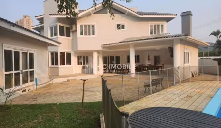 Casa em condomínio fechado com 317 m²  privativos, piscina privativa, à venda no bairro Dom Bosco em Itajaí/SC