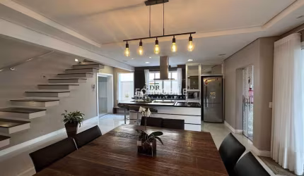 Casa em condomínio com 380 m² privativos e 3 suítes, à venda no Campo Comprido - Curitiba/PR