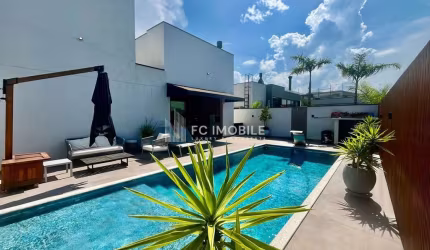 Casa térrea com 280 m² privativos, 3 suítes, à venda no condomínio Caledônia em Camboriú/SC