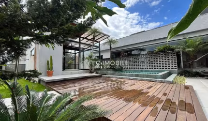 Casa Térrea com 4 suítes em condomínio clube para locação