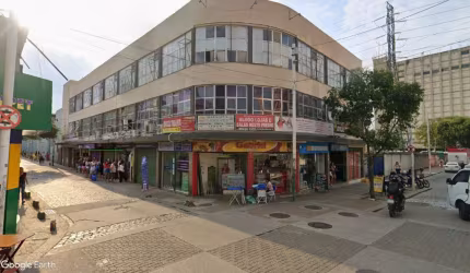 Casa comercial com 8 salas para alugar no Centro