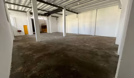 Excelente Galpão Comercial para Aluguel – Localização Privilegiada em Mesquita/RJ!