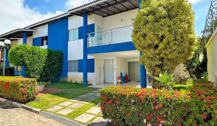 Foz do Joanes - Casa a venda no cond Foz do Joanes-Buraquinho. 3 suítes com energia solar
