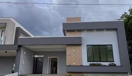 Casa em Condomínio com 3 suítes disponível para venda