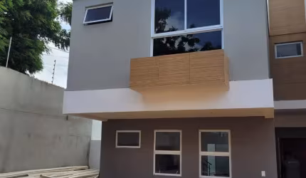 Casa Duplex para venda com 03 quartos, 01 com suite