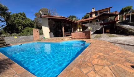 Imperdível Residência de Luxo com 5 Quartos e 2 Suítes no Parque Fernão Dias, Atibaia-SP: 312,75m² e 6 Vagas de Garagem