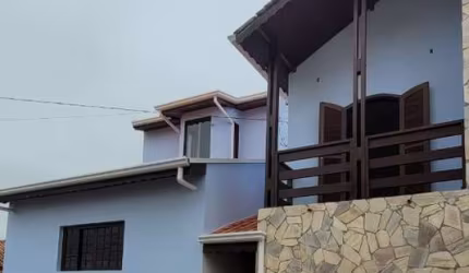 Excelente imóvel em Nazaré Paulista-SP, no centro da cidade com 03 quartos, sendo 02 suítes!!
