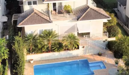 Imponente casa de 4 suítes no Condomínio Serra da Estrela em Atibaia-SP: 800m² de puro luxo e conforto!