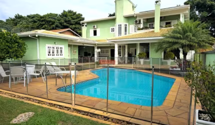 Casa em condomínio Shamballa com adega, piscina e espaço gourmet, tudo num terreno de 800m²!!