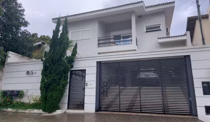 Excelente sobrado em loteamento em  Atibaia SP