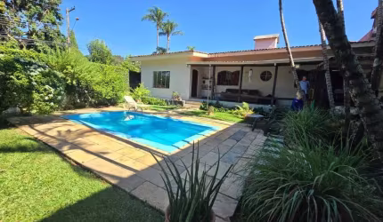 CASA TÉRREA COM PISCINA PRÓXIMO AO POUSO DE ASA DELTA