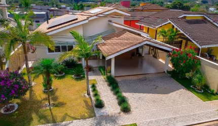 Maravilhosa casa à venda no Condominio Shambala!