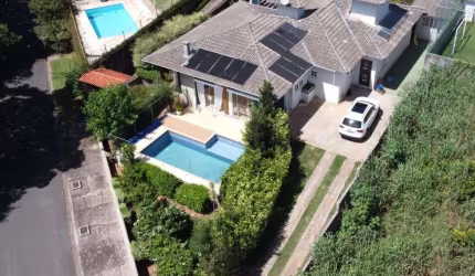 CASA TÉRREA 3 SUITES PISCINA AQUECIDA