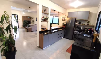 Imperdível casa à venda em Atibaia-SP, bairro Serras de Atibaia 2! 3 quartos, 1 suíte, 2 salas, 3 banheiros, 3 vagas de garagem, 120m². Confira!