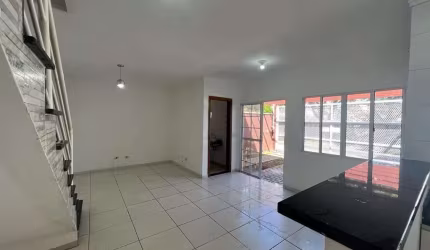 Sobrado à venda com 3 quartos sendo uma suíte em excelente localização