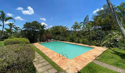 chácara com piscina, perto da cidade, terreno grande