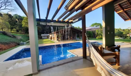 Chácara com 2 casas e lago em Atibaia, com 29.320m2, localizada a 8km do centro!