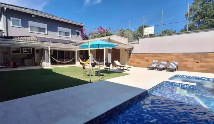SOBRADO COM 4 SUITES, ALTO PADRÃO EM CONDOMINIO DENTRO DA CIDADE