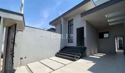 Imperdível oportunidade: Casa à venda em Atibaia-SP, Jardim do Lago, com 3 quartos, 1 suíte, 3 salas, 3 banheiros, 2 vagas e 137m².