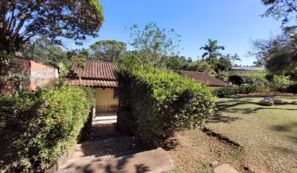 Chácara com terreno de 3.600m² no bairro Jardim Estância Brasil em Atibaia SP