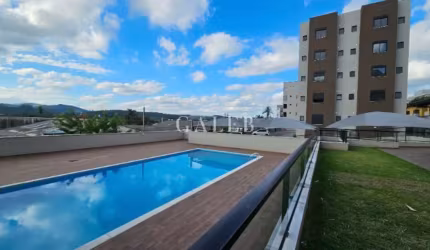 Apartamento no centro de Atibaia com área de lazer (piscina, churrasqueira + salão), com 2 suítes + lavabo