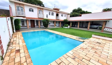 Sobrado à venda com potencial e localização excelente