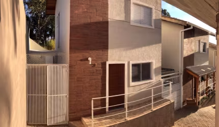 Sobrado à venda em condomínio, 90m² construído, por apenas R$425.000,00