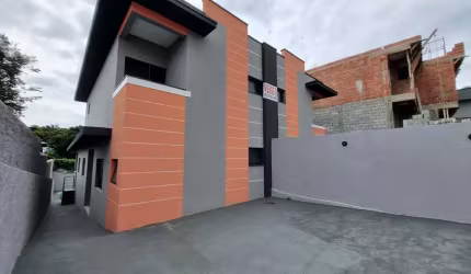 CASA À VENDA COM 3 SUÍTES E COM PISCINA