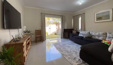 CASA TÉRREA À VENDA NÃO GEMINADA, COM 3 SUÍTES, TERRENO DE 385M²