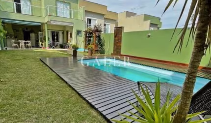 SOBRADO COM 3 SUÍTES E PISCINA