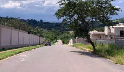 Terreno de 500 m² a venda com uma ótima localização e uma vista fantástica para Pedra Grande.