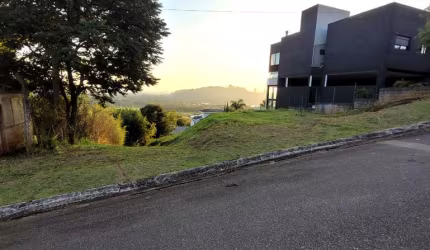 TERRENO COM LINDA VISTA EM CONDOMINIO PORTO ATIBAIA