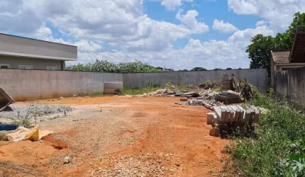 Terreno plano com 555m²