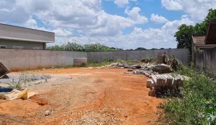 Terreno plano com 555m²